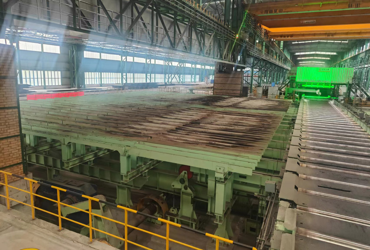  Roller conveyor equipment