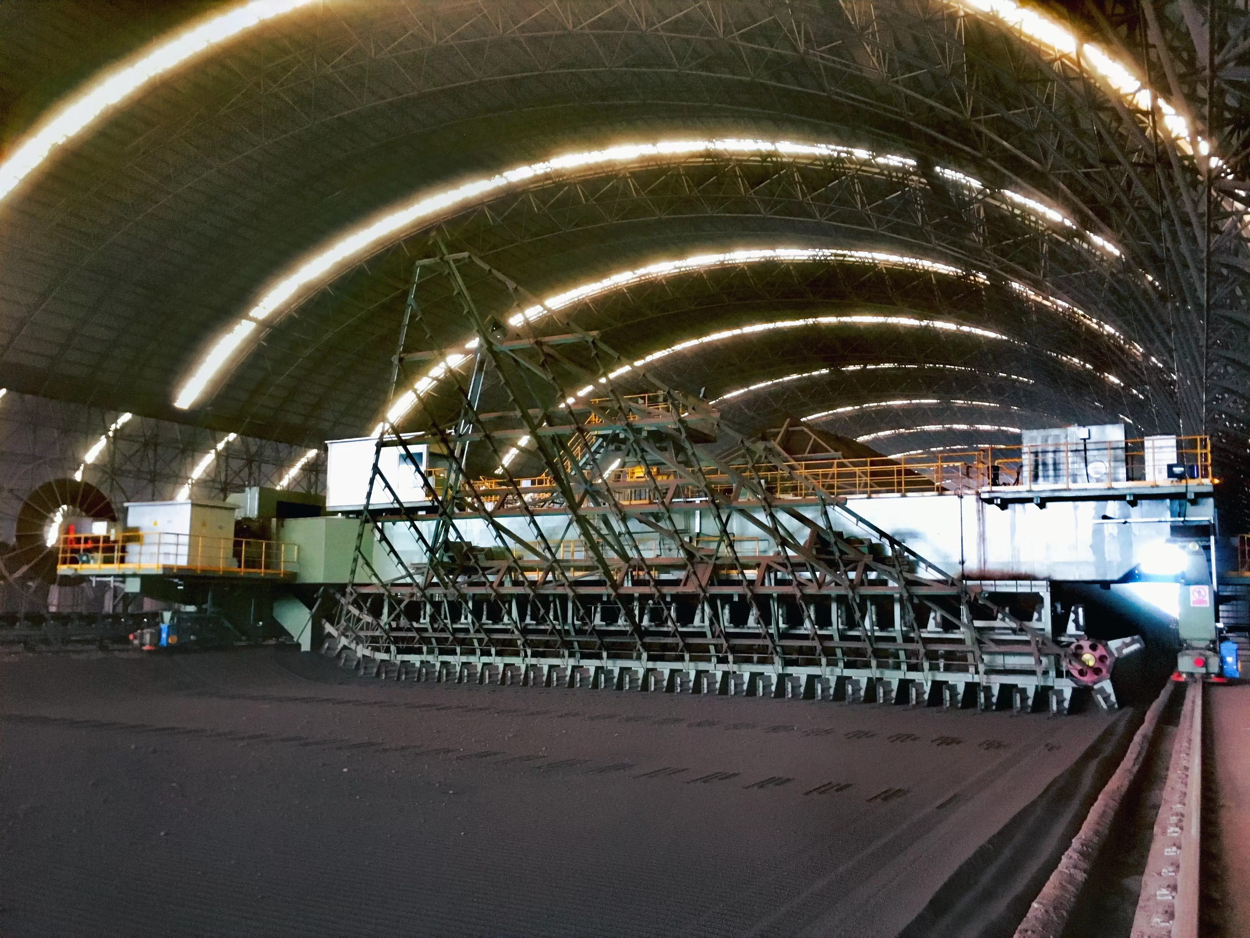How Bridge-Type Scraper Reclaimers Improve Storage Yard Automation and Efficiency